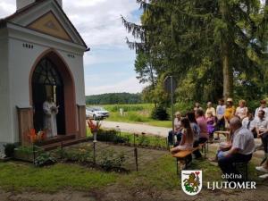 Otvoritev obnovljene kapelice v Desnjaku 1